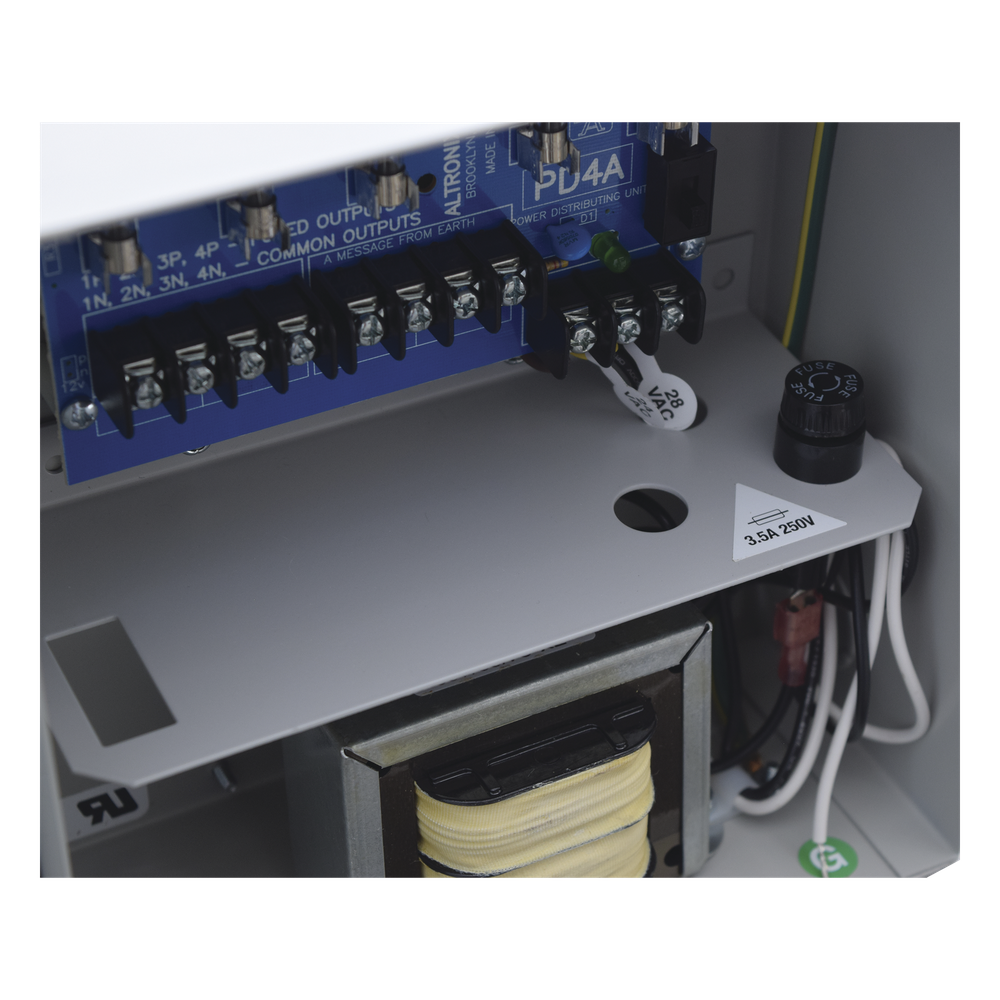 Fuente de poder ALTRONIX de 24 Vca @ 3.5 Amper o 28 Vca @ 3.0 Amper, para 4 cámaras, Con voltaje de entrada de 115 Vca,