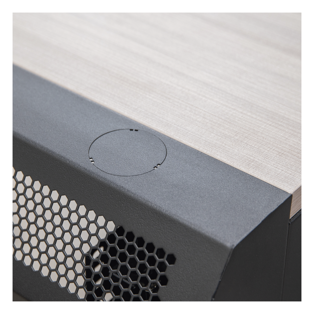 Consola Profesional para Monitoreo o Computo | Ranura para Base de Monitores | Microperforaciones | Luces LED Decorativas | Tomacorriente HTCM1U10C | Tapas Organizadoras de Cables | Niveladores | Rack para Montaje de Equipos | Ranura Pasaca