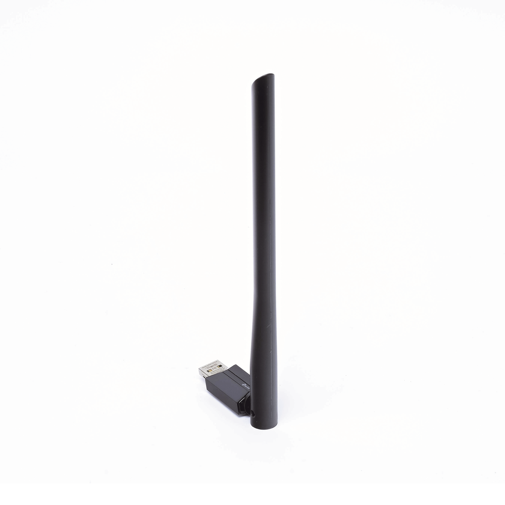 Adaptador  USB inalámbrico doble banda AC 600 Mbps, antena de alta ganancia.