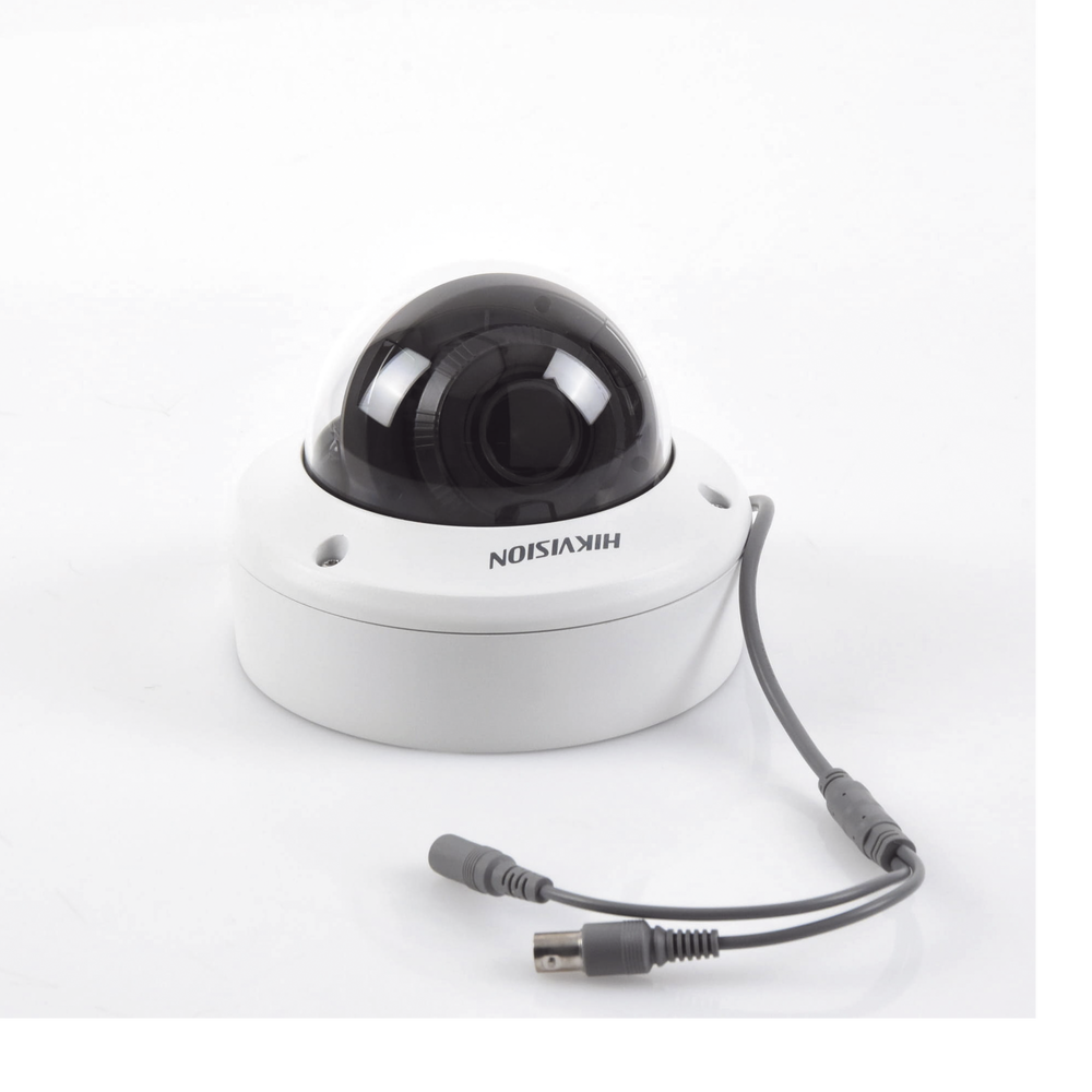 Domo TURBOHD 5 Megapixel / Lente Motorizado 2.7 - 13.5 mm / IR EXIR 40 mts / IK10 / IP67 / dWDR