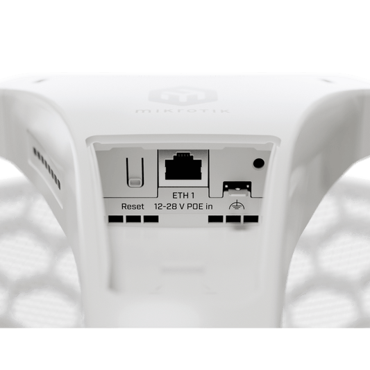 CPE para exteriores de largo alcance con Wi-Fi 6, ideal para enlaces punto a punto, disponible en una versión de 27 dBi (XL).