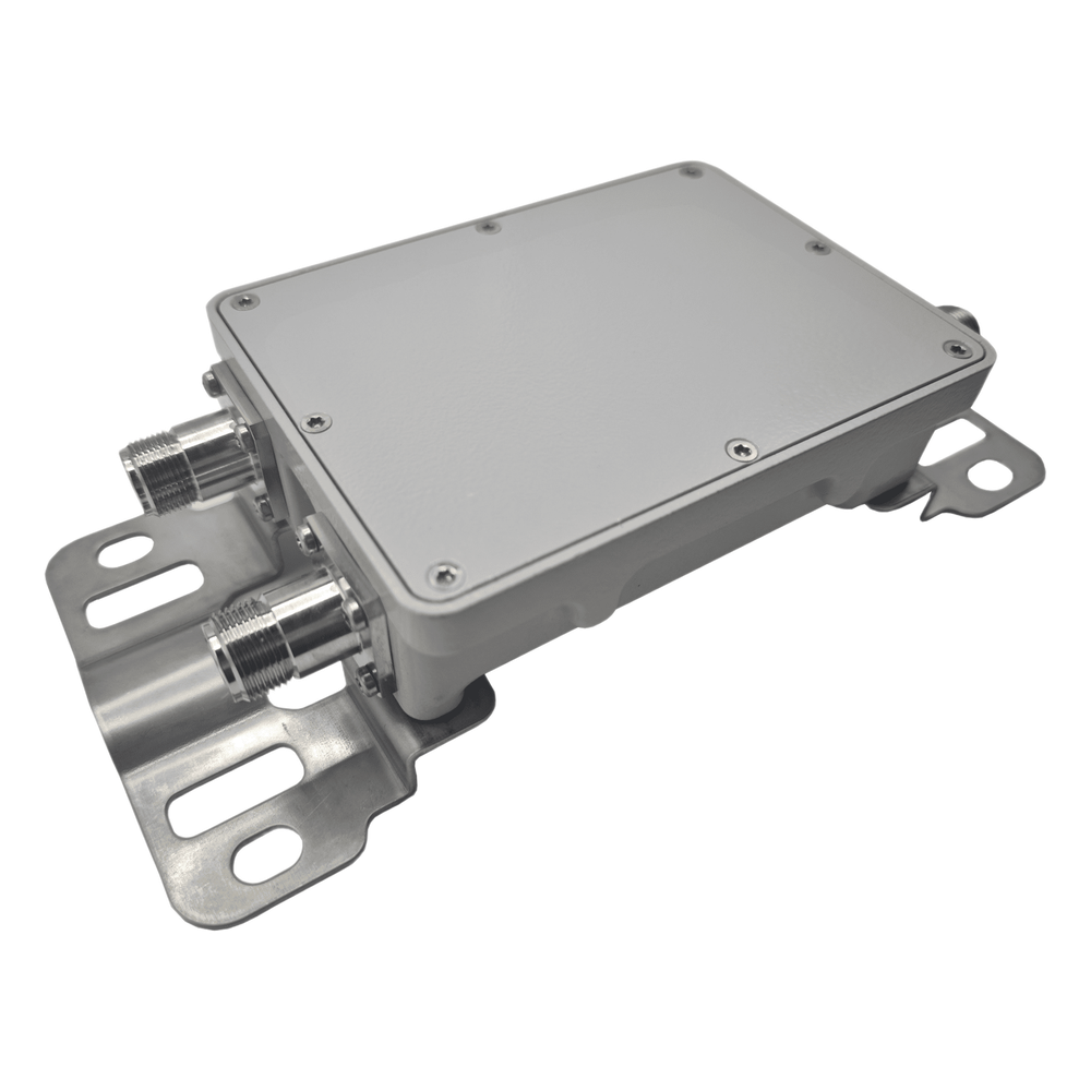 Combinador de Bandas de Dos Vías EP-COMB-2B / Rango de Frecuencia 698-960 MHz y 1710-2700 MHz / Bajo PIM / Alta Rechazo Fuera de Banda / Potencia Continua 300 W / Pico 800 W / Conectores N Hembra / IP40