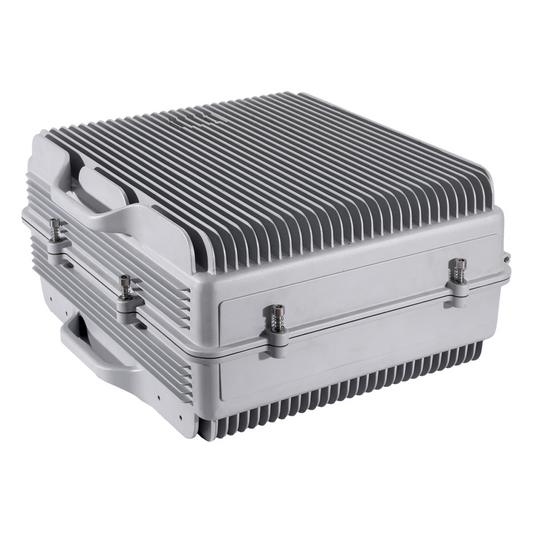 COBERTURA DE HASTA 5 km / Amplificador de Señal Celular / Banda 2, 1900 MHz. / 20 Watts de Potencia / Banda Ancha Multioperador / Protección Autoexcitación / Pantalla Interior para Monitoreo / Gabinete IP65.