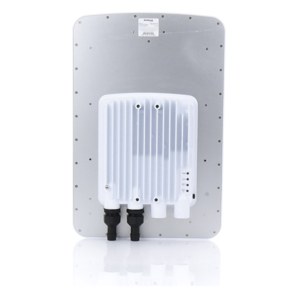 Punto de Acceso MU-MIMO 8x8, 5.1-6.4 GHz, Capacidad de hasta 6 Gbps, Antena integrada de 24 dBi, Ángulo de apertura de 90º, Punto-Multipunto, 2 puertos SFP+ y 1 puerto fast ethernet.