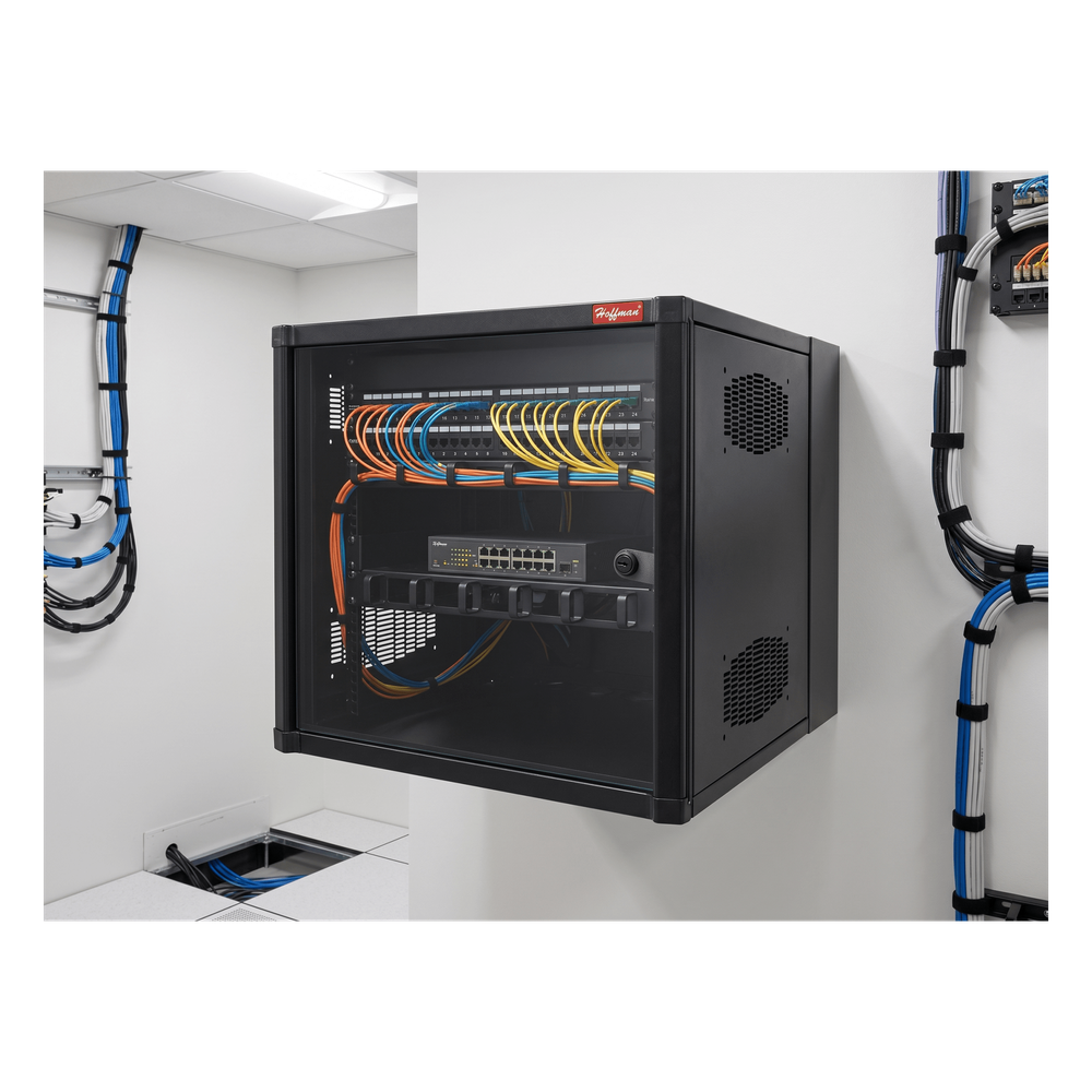 Gabinete AccessPlus de 12 UR Montaje en Pared de 19in, Rieles Numerados y Roscados #10-32, Puerta con Ventana de Seguridad, 600 mm de Ancho, 637 mm de Profundidad, Color Negro