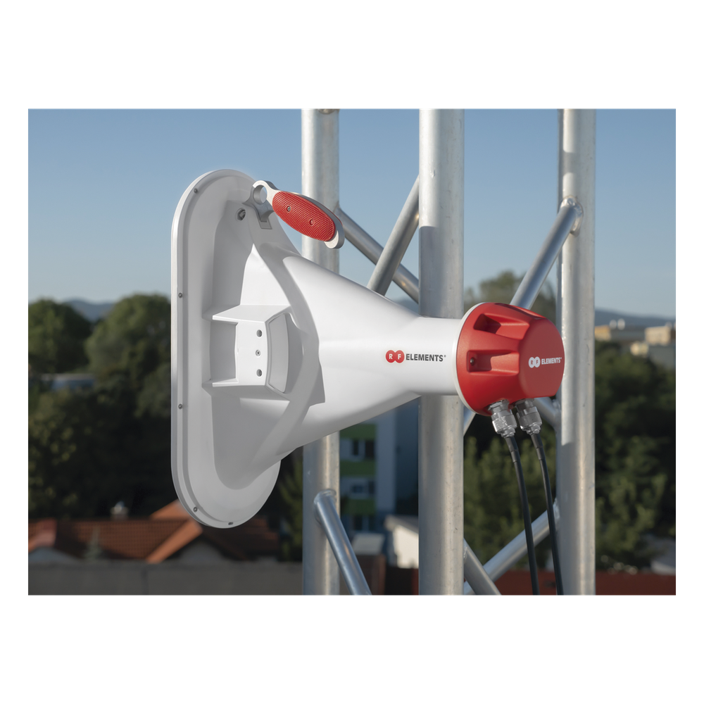 Antena Sectorial Asimétrica Carrier Class apertura 90 grados tipo cuerno 16 dBi 5180-6000 MHz conectores tipo N hembra
