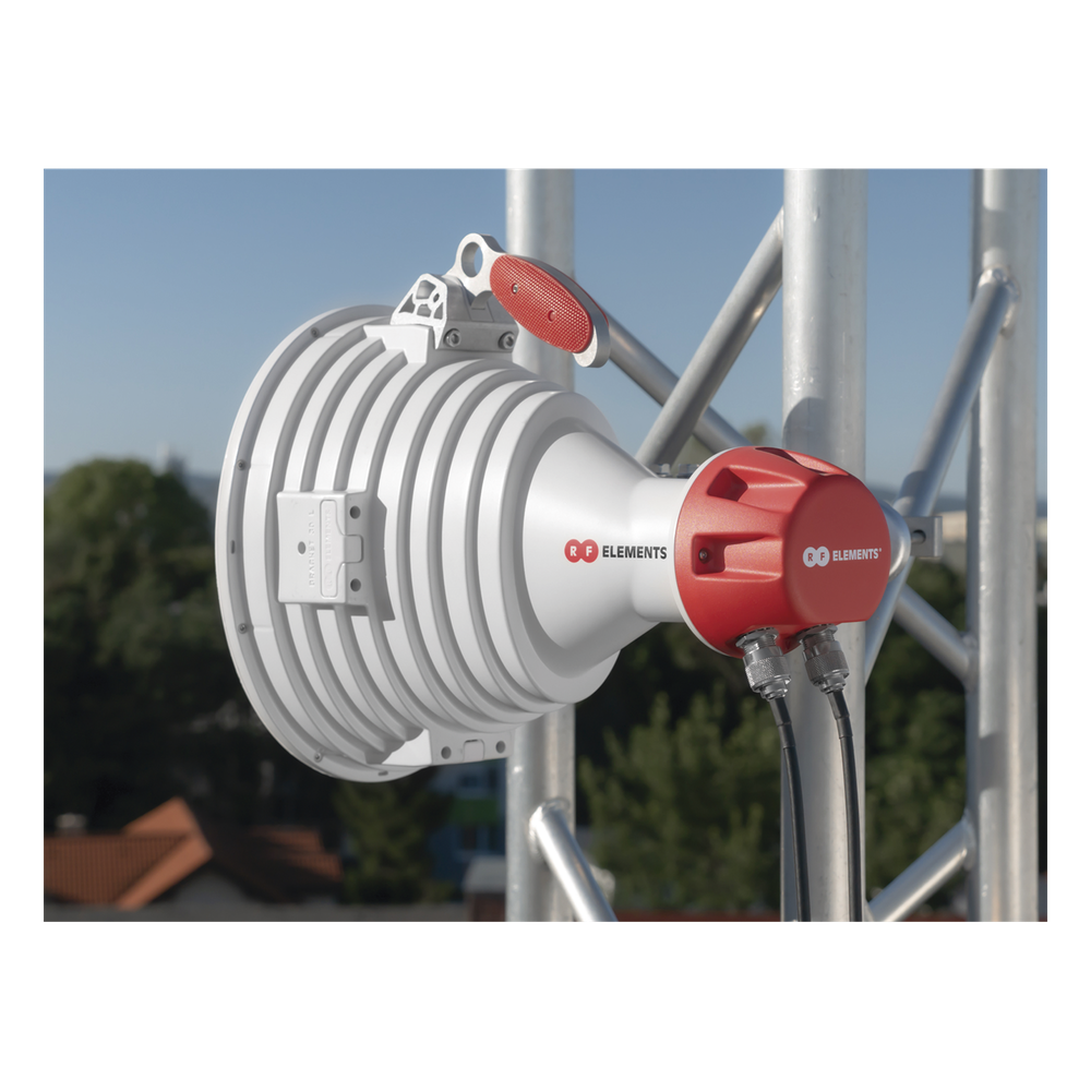 Antena Sectorial Asimétrica Carrier Class apertura 30 grados tipo cuerno 20.5 dBi 5180-6000 MHz conectores tipo N hembra