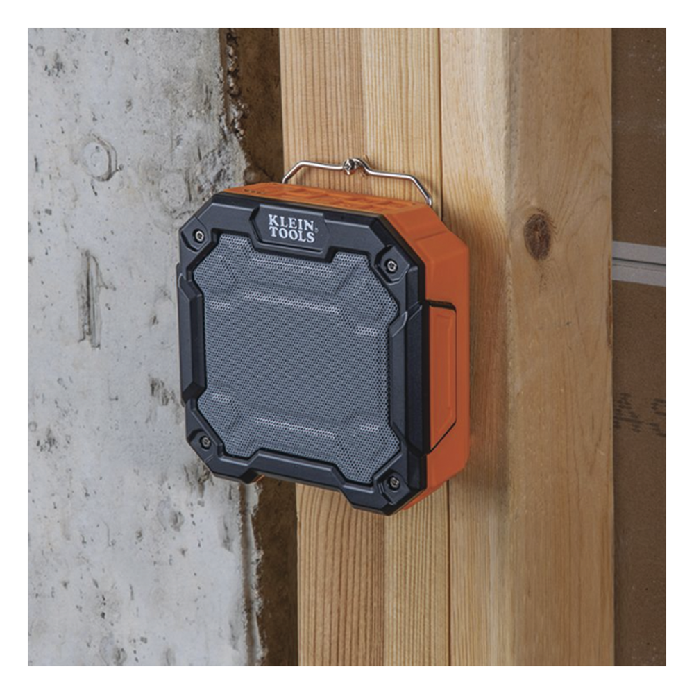 Bocina Portátil BLUETOOTH® con Imán y Gancho para Colgarse. Permite Altavoz Manos Libres con Micrófono Incorporado.