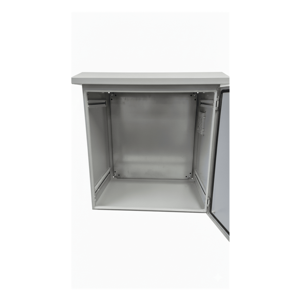 Gabinete Ventilado de Acero IP55 Uso en Exterior (593 x 609 x 399 mm) con Placa Trasera Interior Metálica y Compuerta Inferior Atornillable. Incluye Ventilador, Ventilas, filtros, Montaje Rack 19", Terminal de Tierra Física, Chapas y Ll